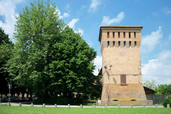 Preciosa torre histórica– Bolonia, Emilia-Romaña